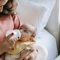 Ako vybrať dojčenské mlieko? - krmenie-dietata-dojcenskym-mliekom