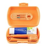 CURAPROX Kids travel set oranžový (1x zubná kefka, 2x medzizubná kefka CPS, 1x zubná pasta mäta 6+ 10 ml, 1x nálepka) 1x1 set obrázok